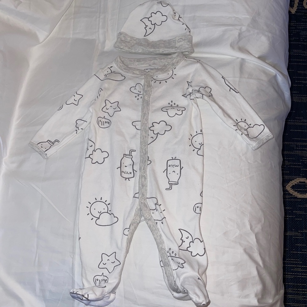 Carters Baby onesie w beanie